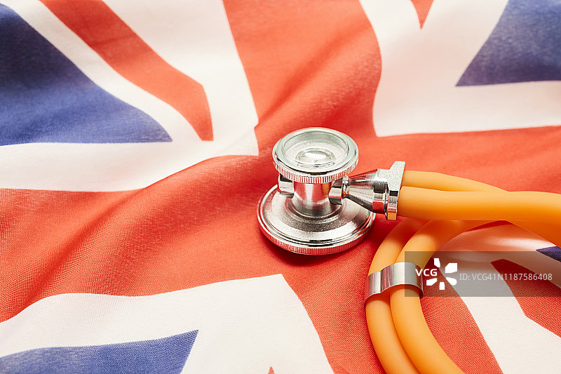英国国旗上听诊器的特写图片素材
