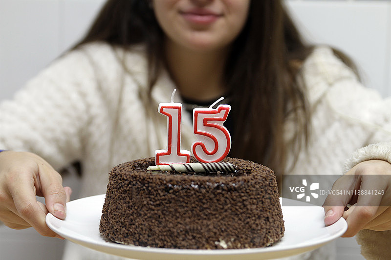 少女与15生日蛋糕图片素材