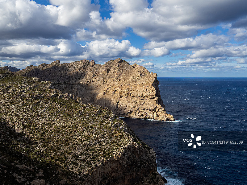 从埃斯科洛梅尔的视角在马略卡岛的海洋和大悬崖图片素材