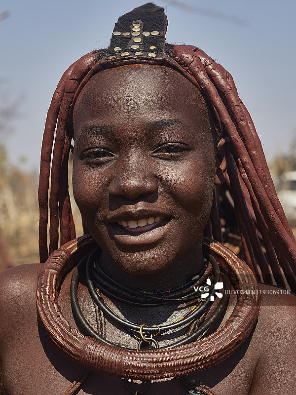 纳米比亚奥普沃，传统风格的辛巴族妇女肖像图片素材