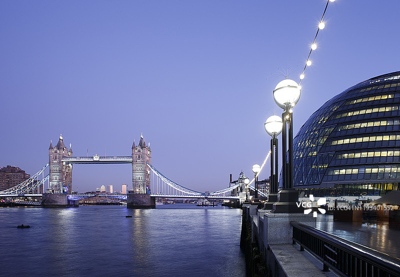 伦敦塔桥和泰晤士河图片素材