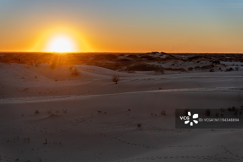 日落沙丘景观图片素材