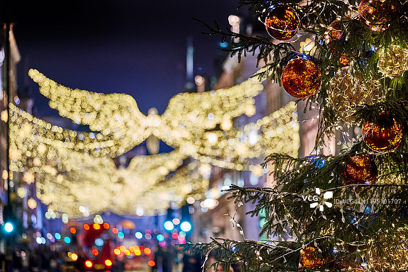 伦敦下摄政街的圣诞彩灯图片素材