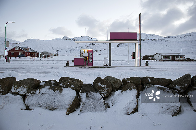 加油站在Grundarfjördur港，西冰岛图片素材