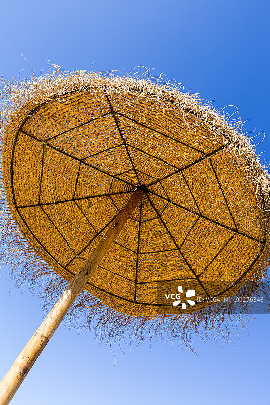 蓝天沙滩伞图片素材