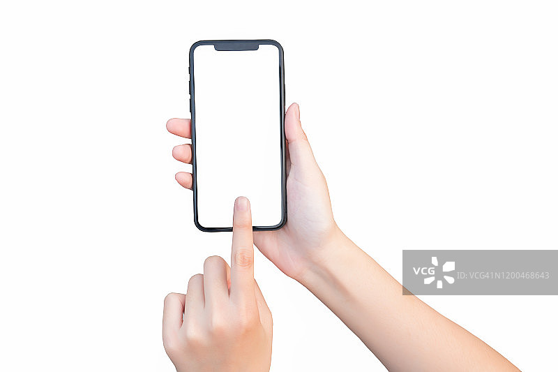 女人的手拿着智能手机在白色背景上的特写，裁剪的手使用智能手机在背景上图片素材