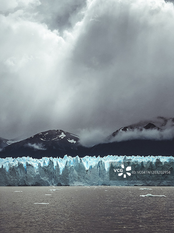 莫雷诺冰川的幽灵视图图片素材
