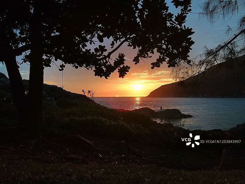 日出在Armação海滩- Florianópolis，圣卡塔琳娜-巴西图片素材