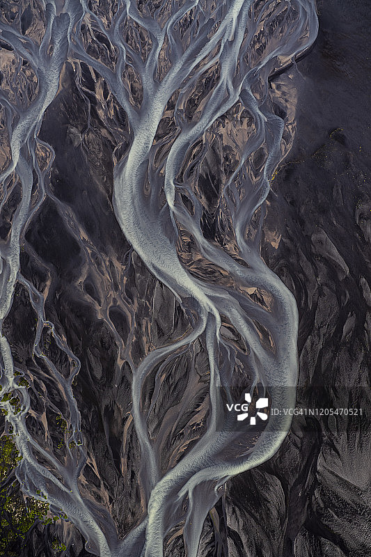 这是一架直升机拍摄到的冰岛冰川河流图片素材