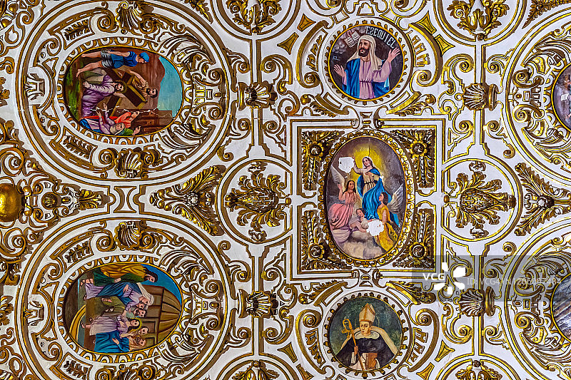 圣多明戈古兹曼修道院的标志性天花板图片素材