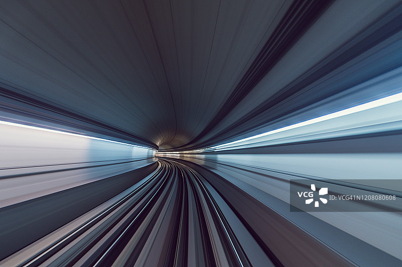 长时间曝光的迪拜地铁隧道图片素材