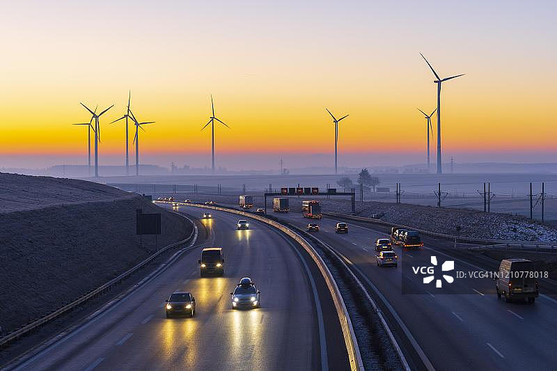 德国巴登-符腾堡A8高速公路，风力发电场图片素材