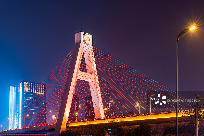 成都南站大桥夜景照明图片素材