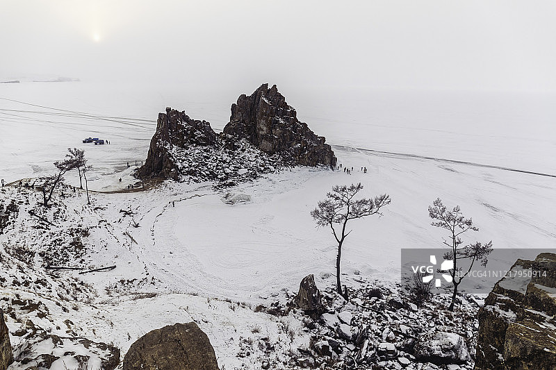 沙曼卡岩的日落。贝加尔湖,冬天图片素材