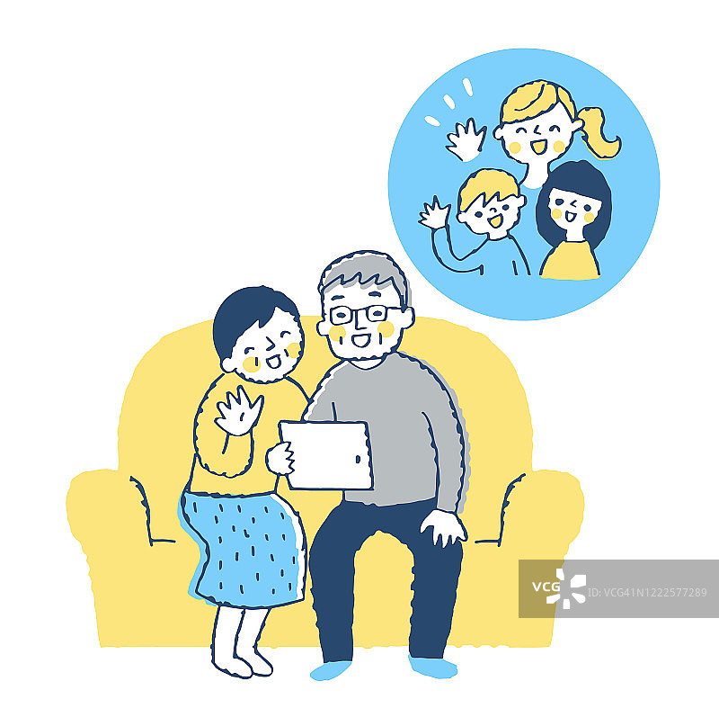 一对老年夫妇用平板电脑和家人视频通话图片素材