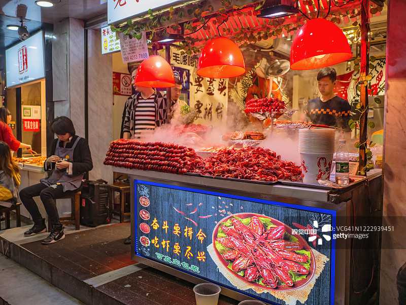 中国长沙市黄兴步行街美食巷的小吃。图片素材