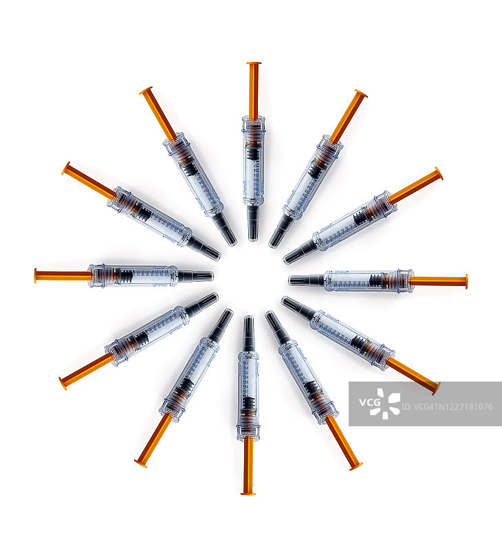 疫苗注射:注射疫苗的注射器在白色背景上形成一个圆圈。图片素材