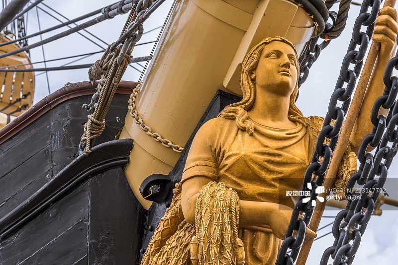 埃贝尔托夫特的日德兰号护卫舰船头上的金色头像图片素材