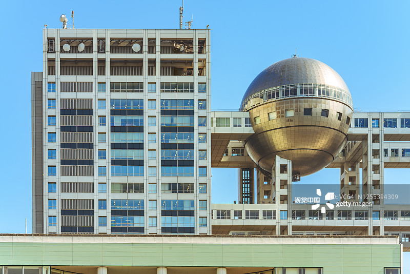 富士电视台大楼的Hachitama观察球体的特写。图片素材