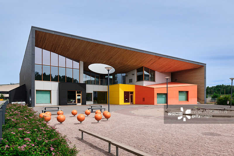 芬兰幼儿园的现代化建筑。图片素材