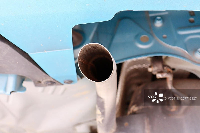 汽油车的排气口图片素材