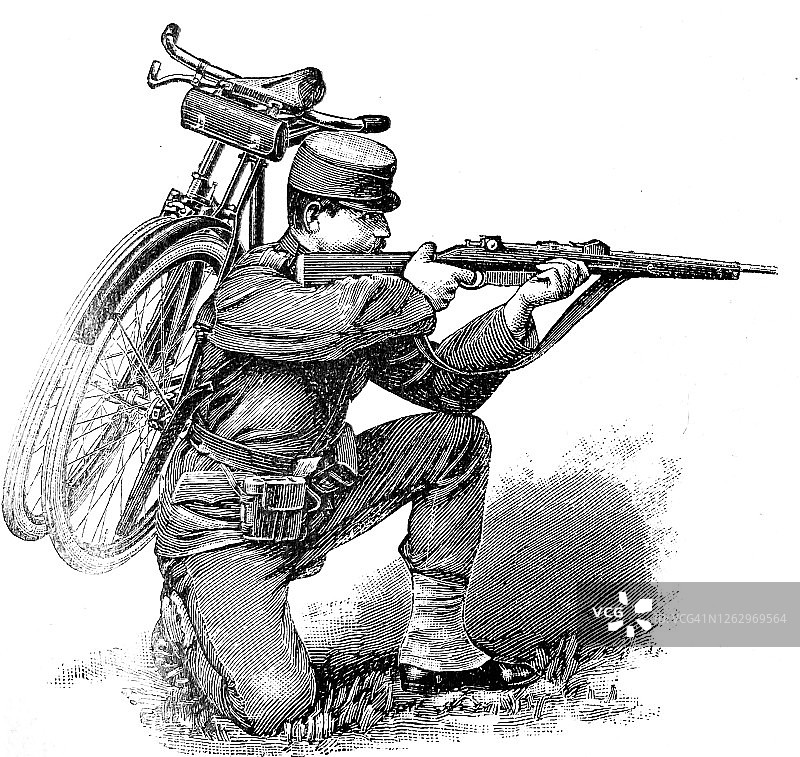 背着可折叠轮的士兵，用步枪射击图片素材