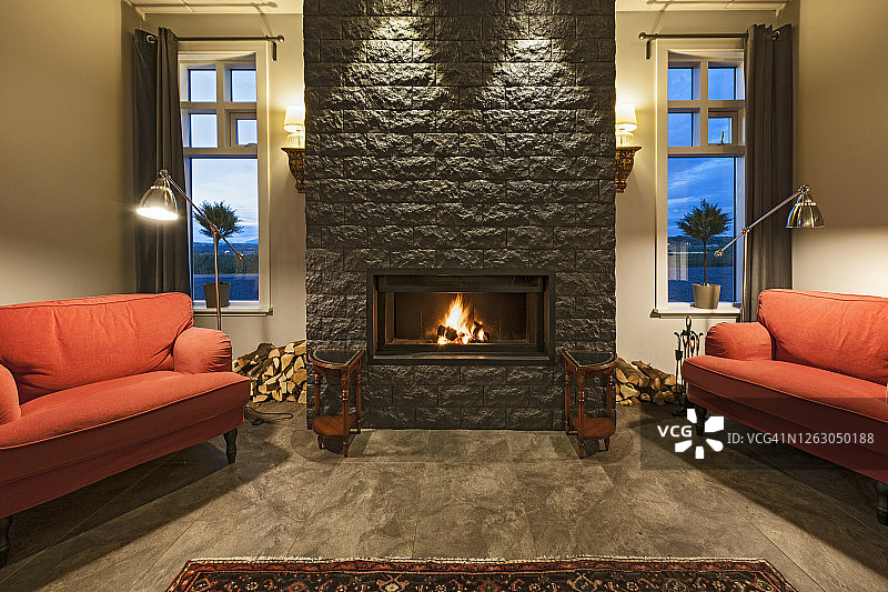 冰岛豪华酒店休息室的壁炉图片素材
