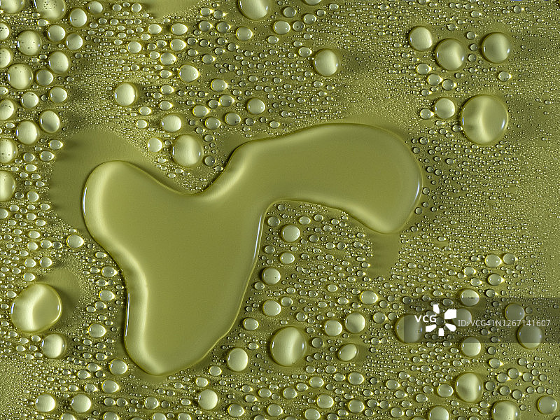 在绿松石黄色的背景上，气泡和水滴形成了完整的纹理框架。图片素材