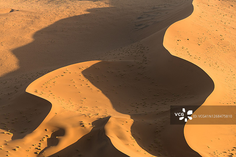 纳米比亚纳米比亚沙漠的沙丘，鸟瞰图图片素材