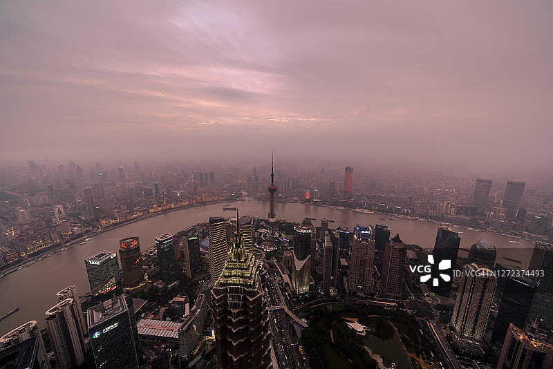 日落时分的上海陆家嘴全景图片素材