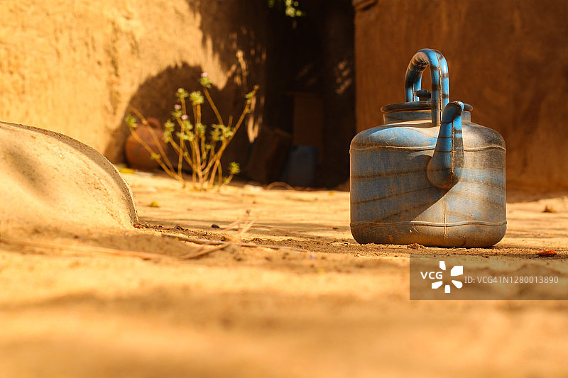 传统的水容器，西非图片素材