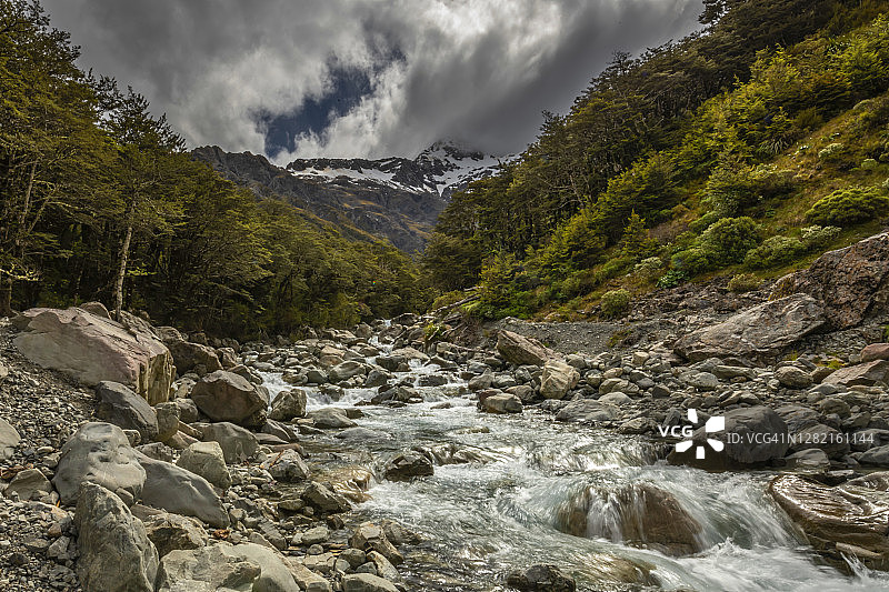 新西兰科卡塔西的岩石流河图片素材