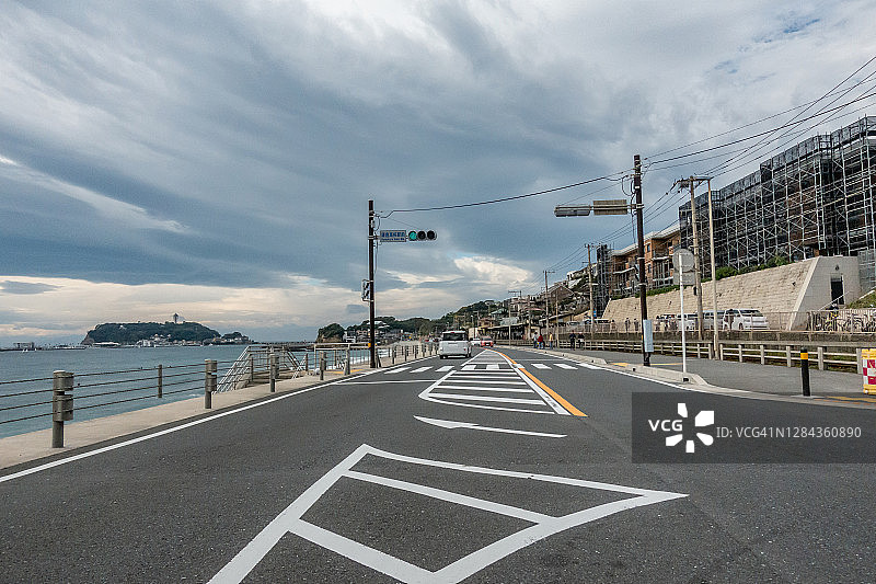 日本神奈川县的海岸公路图片素材