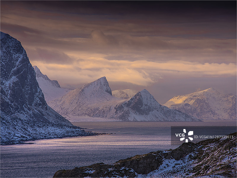 挪威北极地区唐斯塔德的冬季景象。图片素材