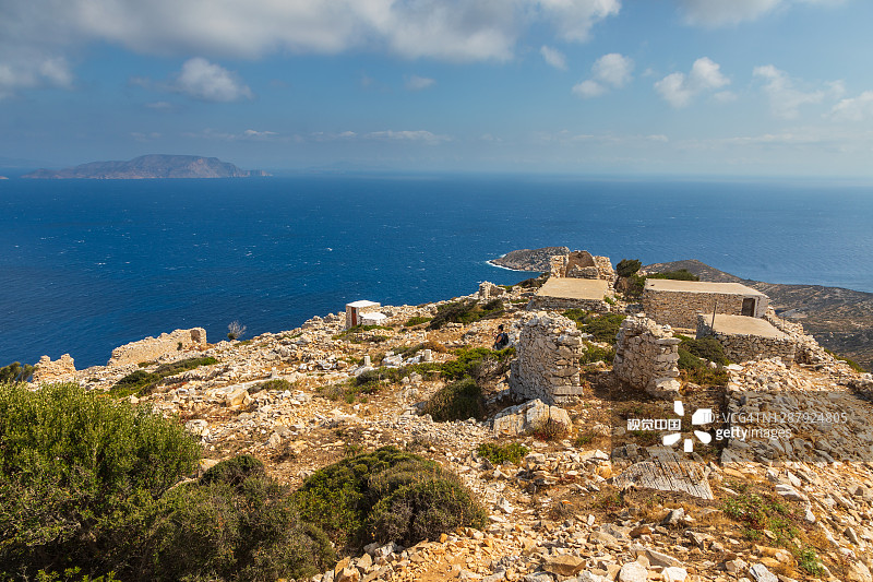 希腊Ios岛Palaiokastro城堡的废墟和墙壁。图片素材