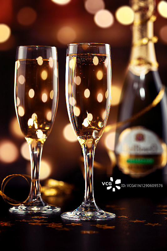 新年前夕的庆祝背景是香槟图片素材