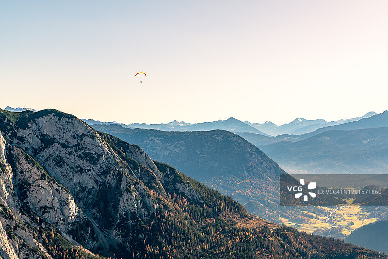 飞行滑翔伞山峰，奥尔陶西，Liezen，斯蒂里亚，奥地利图片素材