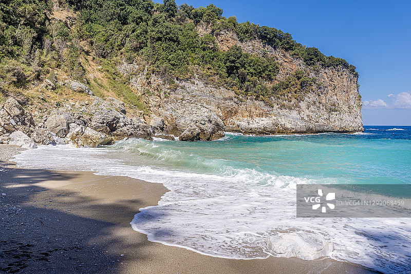 令人惊叹的Fakistra海滩，Tsagkarada, Pelion半岛，爱琴海，希腊。图片素材