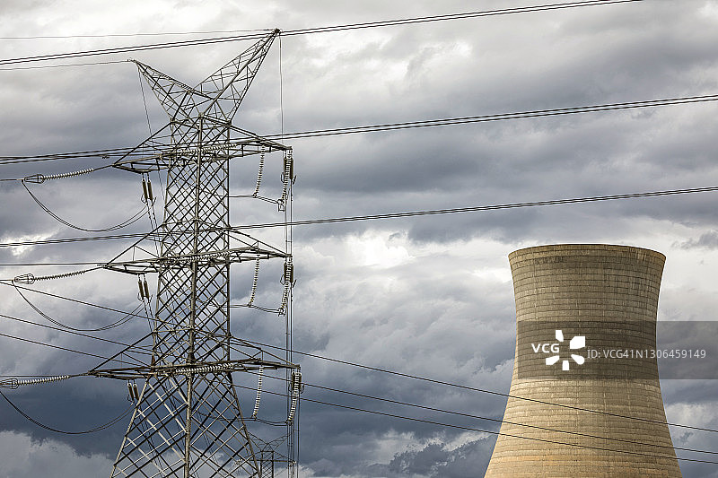 老冷却塔，电塔，风暴云，燃煤发电站，澳大利亚图片素材