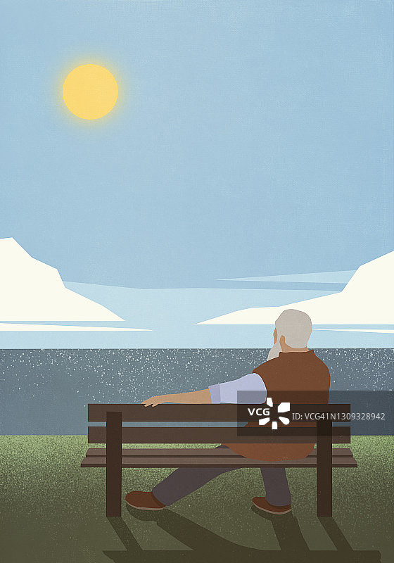 一位安详的老人坐在长椅上欣赏着田园诗般的阳光湖景图片素材