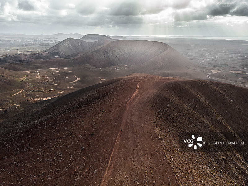 鸟瞰富埃特文图拉岛的火山景观。西班牙。在富埃特文图拉岛附近的火山中心。图片素材