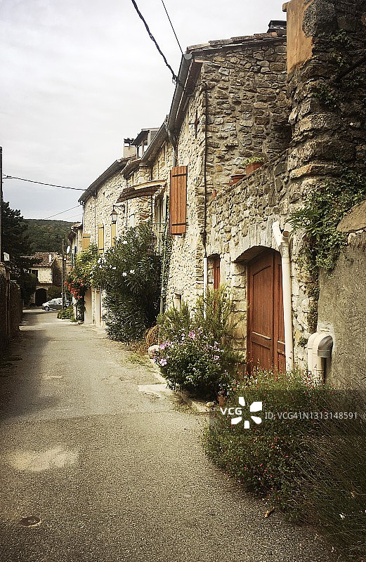 田园诗般的法国小镇街道图片素材