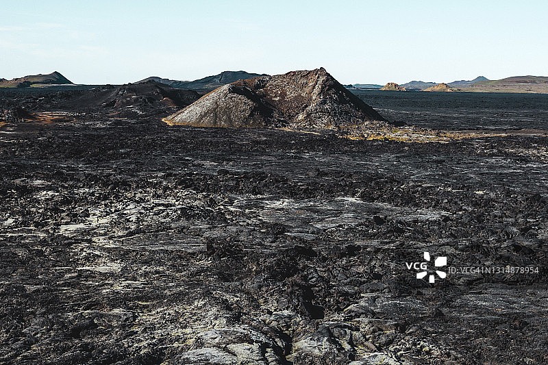 冰岛的火山景观，黑色的熔岩地，烧焦的土地图片素材