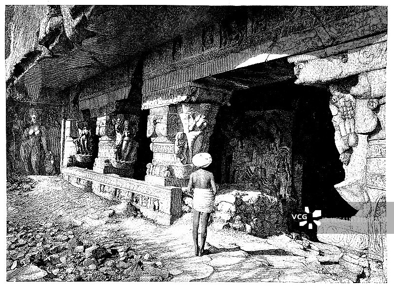 爱罗拉洞穴中的古代石柱图片素材
