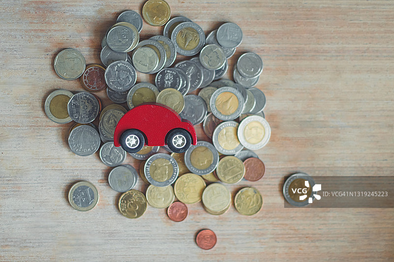 省钱买车，小汽车，汽车贷款，汽车保险，概念图片素材