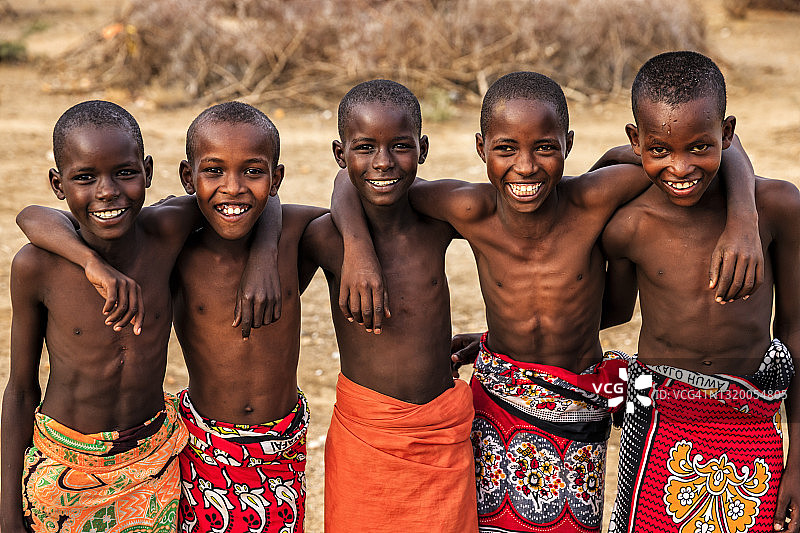 一群快乐的非洲男孩来自桑布鲁部落，肯尼亚，非洲图片素材