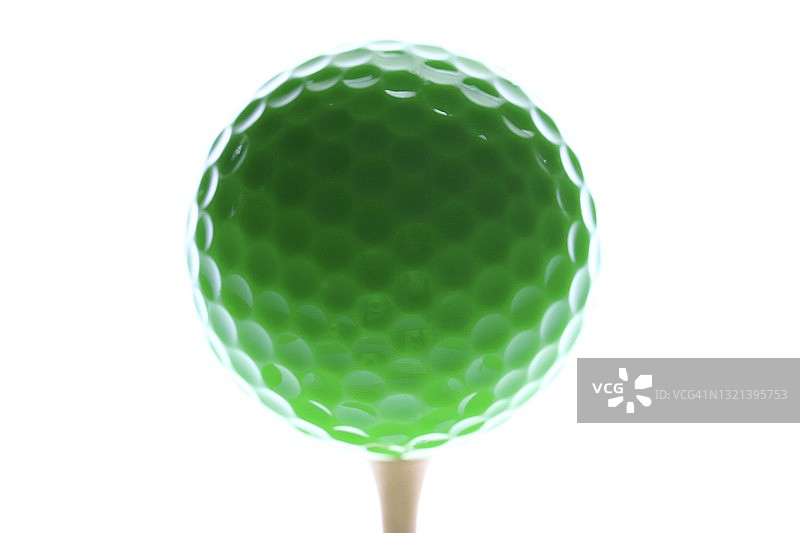 高尔夫球放在球座上图片素材