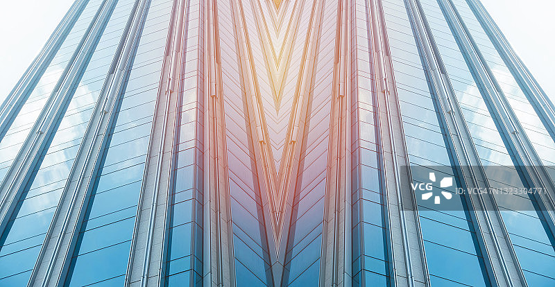 下方全景透视，以钢蓝玻璃高层建筑摩天楼，商业理念成功的工业建筑图片素材
