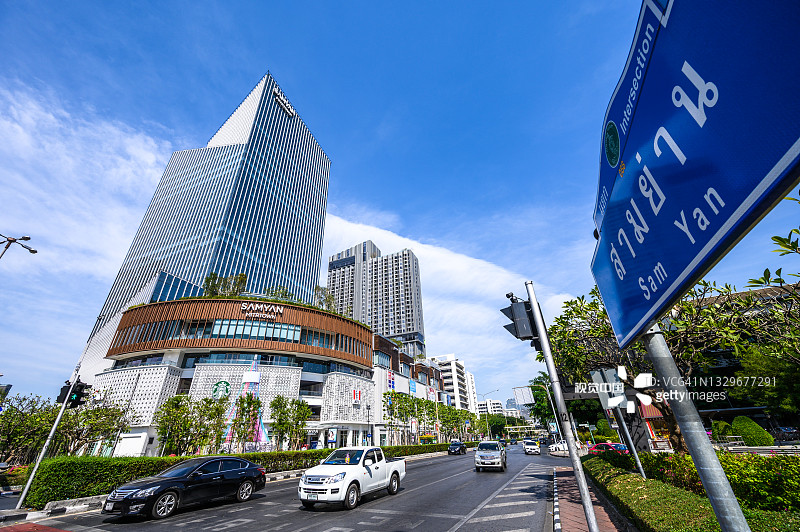 Samyan Mitrtown多功能综合建筑位于泰国曼谷的Rama IV路，由公寓、酒店、办公室和购物中心组成图片素材