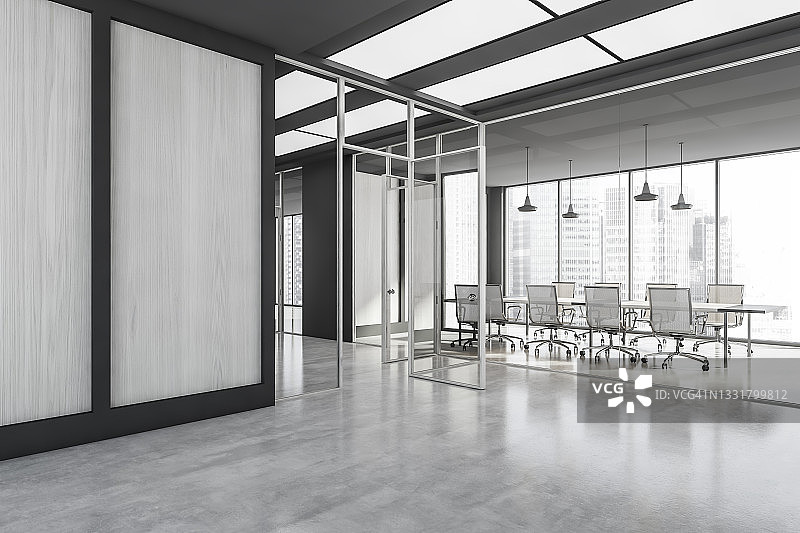 浅灰色的商务大厅内部，带会议室和全景窗图片素材